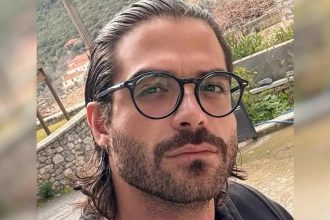 Άρης Μουγκοπέτρος: Το επεισόδιο που οδήγησε στη σύλληψή του για ενδοοικογενειακή απειλή - Σήμερα οδηγείται στον εισαγγελέα