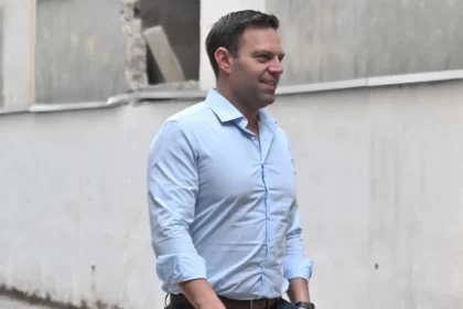 Ο Κασσελάκης περιγράφει την πρώτη του γνωριμία με τον Τσίπρα: Με ρώτησε αν το Τέξας έχει θάλασσα