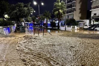 Κακοκαιρία: Πού είναι σήμερα κλειστά τα σχολεία, τι ισχύει σε δημόσιο και ιδιωτικό τομέα