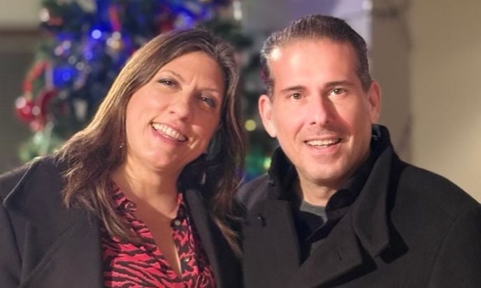 Χριστουγεννιάτικο ρεβεγιόν για Ζωή Κωνσταντοπούλου και Διαμαντή Καραναστάση με γαλοπούλα και κρασί