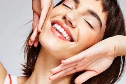 Λεύκανση δοντιών στο σπίτι: Τι πρέπει να προσέξεις