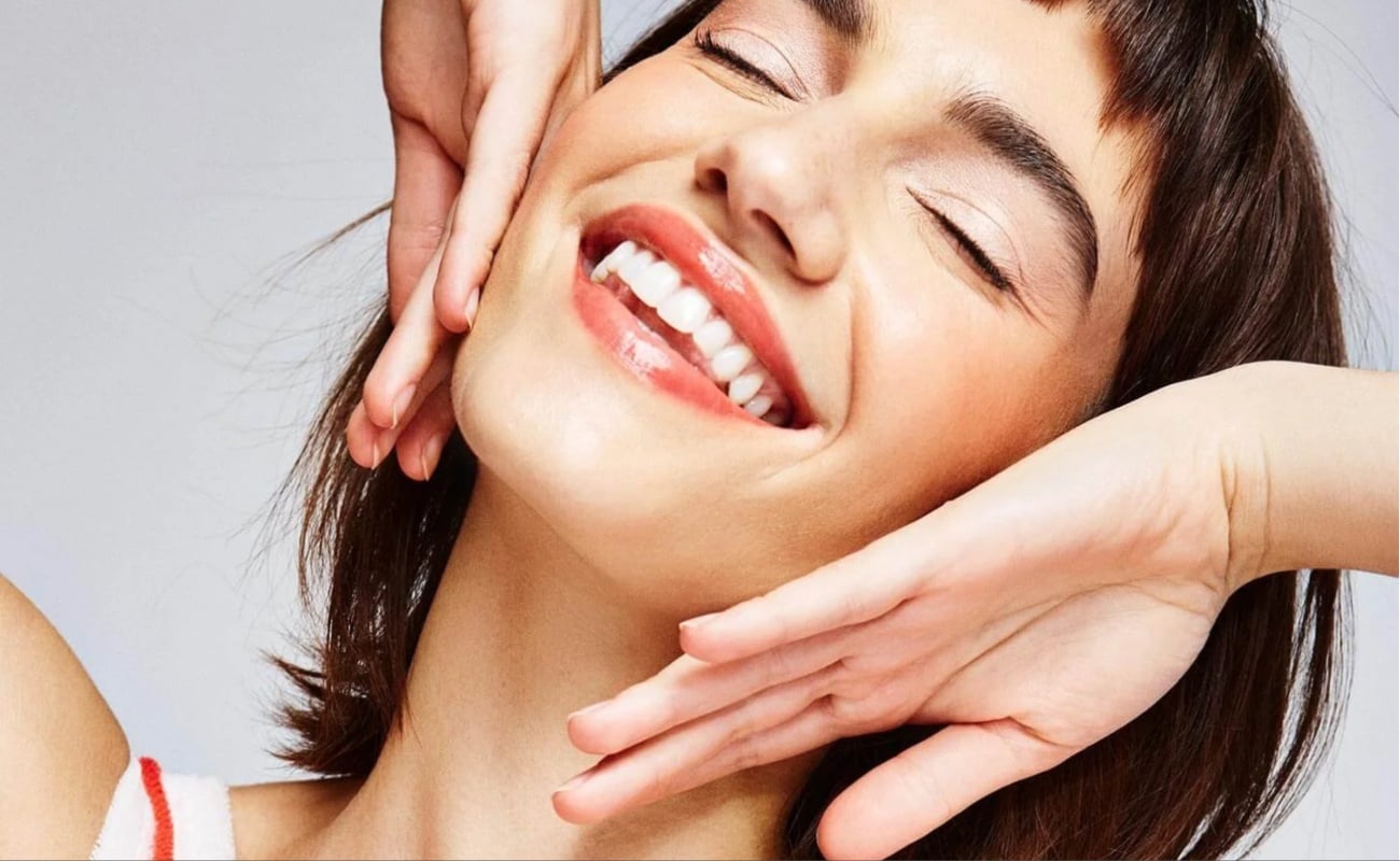 Λεύκανση δοντιών στο σπίτι: Τι πρέπει να προσέξεις