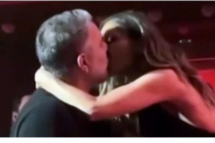 Βασίλης Μπισμπίκης: Το παθιασμένο φιλί στη Δέσποινα Βανδή  – «Πάω να την θαυμάσω»