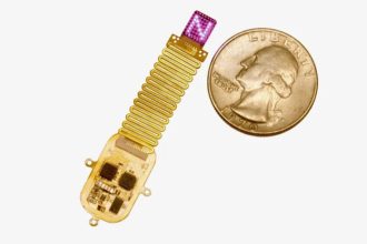 Ιατρική επανάσταση με μικροσκοπικό εμφύτευμα που «μιλά» στον εγκέφαλο: Βοηθά στην αποκατάσταση χαμένων αισθήσεων και στη διαχείριση του πόνου