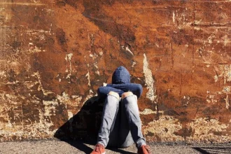 Μεσολόγγι: Συνελήφθησαν δυο ανήλικοι για bullying σε 14χρονο - Τον ανάγκασαν να γονατίσει και ανέβασαν βίντεο στα social media