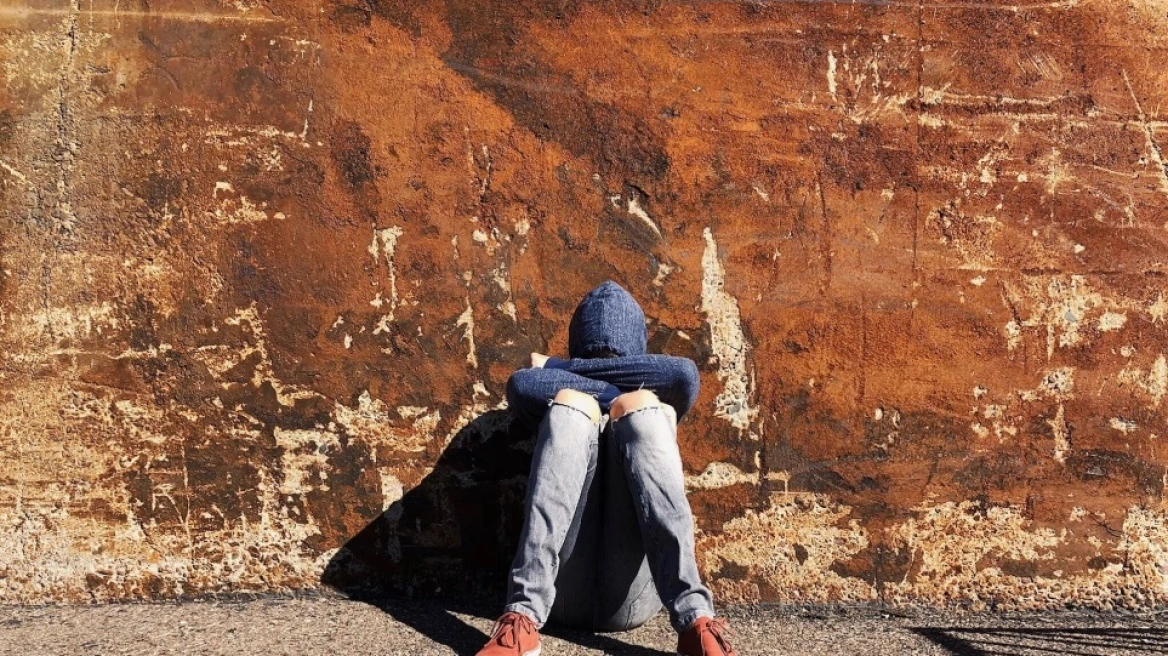 Μεσολόγγι: Συνελήφθησαν δυο ανήλικοι για bullying σε 14χρονο - Τον ανάγκασαν να γονατίσει και ανέβασαν βίντεο στα social media