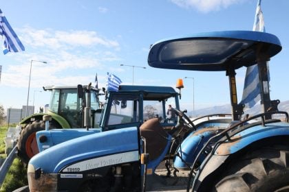 Μπλόκα αγροτών: Ετοιμάζονται να κλείσουν και το λιμάνι του Βόλου