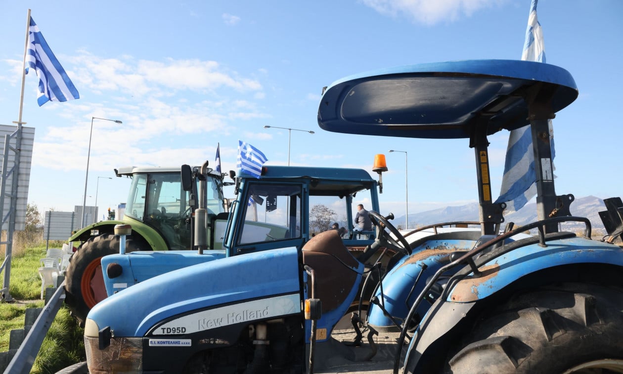 Μπλόκα αγροτών: Ετοιμάζονται να κλείσουν και το λιμάνι του Βόλου