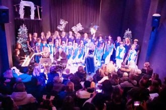 Τα «Ηχοχρώματα» Χορωδία & Καλλιτεχνικό Εργαστήρι Πάτρας  ταξίδεψαν στον κόσμο των Χριστουγέννων