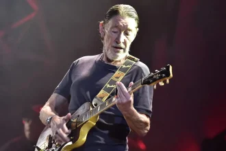 Πέθανε ο τραγουδιστής Chris Rea σε ηλικία 74 ετών