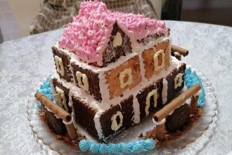 Μπισκοτόσπιτο με σαντιγί