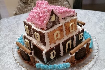 Μπισκοτόσπιτο με σαντιγί