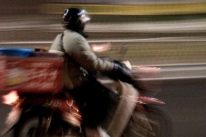 Πάτρα: Ντιλιβεράς δέχθηκε επίθεση - Καταδίωξη από την ΕΛ.ΑΣ