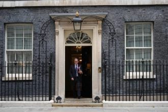 Στάρμερ: Θέμα που αφορά τον ίδιο τον σταθμό η αγωγή του Τραμπ κατά του BBC