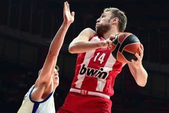 Ήττα και αποδοκιμασίες για τον Ολυμπιακό, 99-92 η Βαλένθια