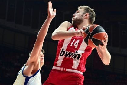 Ήττα και αποδοκιμασίες για τον Ολυμπιακό, 99-92 η Βαλένθια