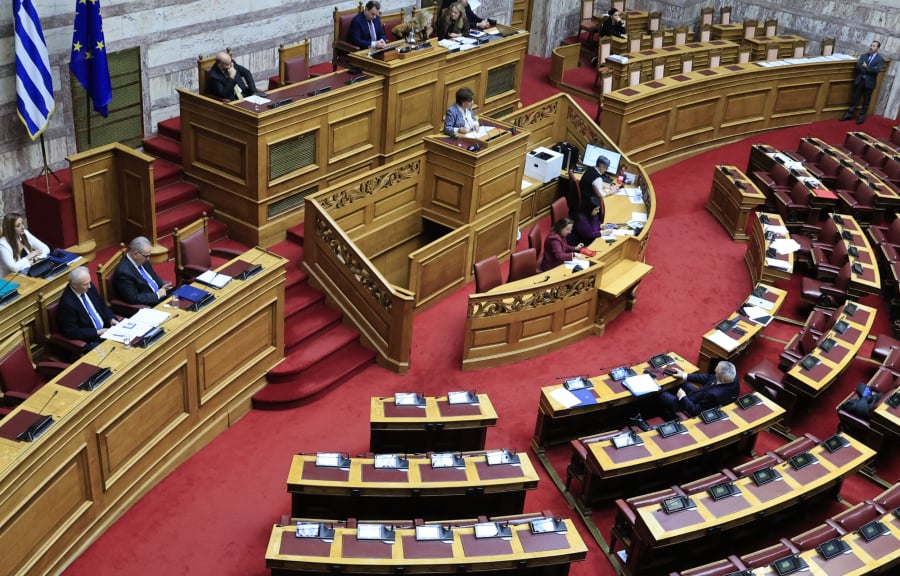 Χριστουγεννιάτικος «μποναμάς» στα κόμματα - Τι χρήματα παίρνουν