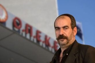 Ώρα για... Φραπέ! Σήμερα στην εξεταστική του ΟΠΕΚΕΠΕ ο Γιώργος Ξυλούρης