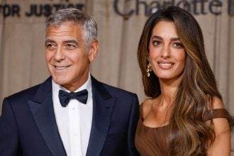 Ο Τζορτζ Κλούνεϊ, η σύζυγός του Αμάλ και τα παιδιά τους απέκτησαν τη γαλλική υπηκοότητα