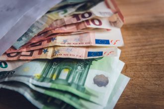 Κλήρωσε η χριστουγεννιάτικη φορολοταρία – Δείτε αν κερδίσατε 100.000 ευρώ