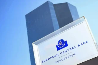 Xαμηλότερες τιμές ενέργειας και αποκλιμάκωση πληθωρισμού στην Ευρωζώνη «βλέπει» το 2026 η ΕΚΤ