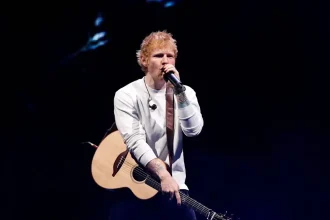 Ο Εντ Σίραν πόζαρε χωρίς μπλούζα για πρώτη φορά μετά την απώλεια 30 κιλών στο περιοδικό «Men’s Health UK»