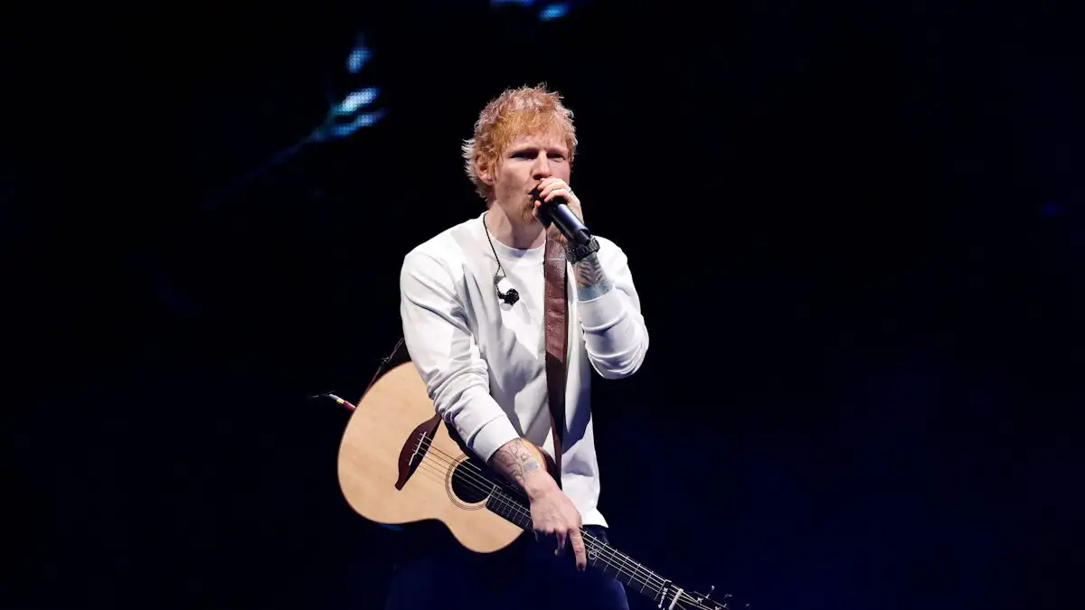 Ο Εντ Σίραν πόζαρε χωρίς μπλούζα για πρώτη φορά μετά την απώλεια 30 κιλών στο περιοδικό «Men’s Health UK»