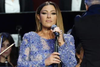 Έλενα Παπαρίζου: Παραμένει στο νοσοκομείο η τραγουδίστρια, οι νεότερες πληροφορίες για την υγεία της