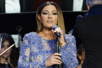 Έλενα Παπαρίζου: Παραμένει στο νοσοκομείο η τραγουδίστρια, οι νεότερες πληροφορίες για την υγεία της