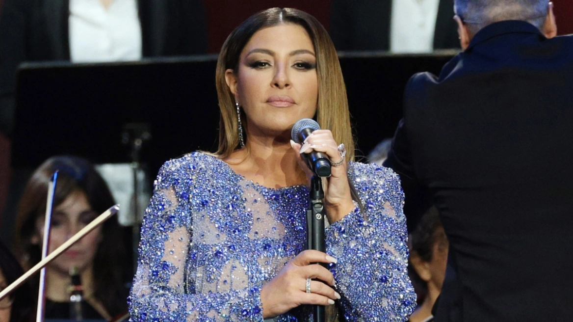 Έλενα Παπαρίζου: Παραμένει στο νοσοκομείο η τραγουδίστρια, οι νεότερες πληροφορίες για την υγεία της