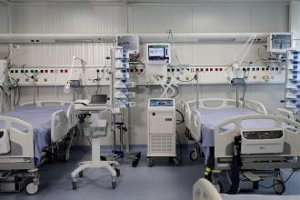 Κύπρος: 63χρονος πήγε να βοηθήσει γυναίκα να παρκάρει και κατέληξε στη ΜΕΘ