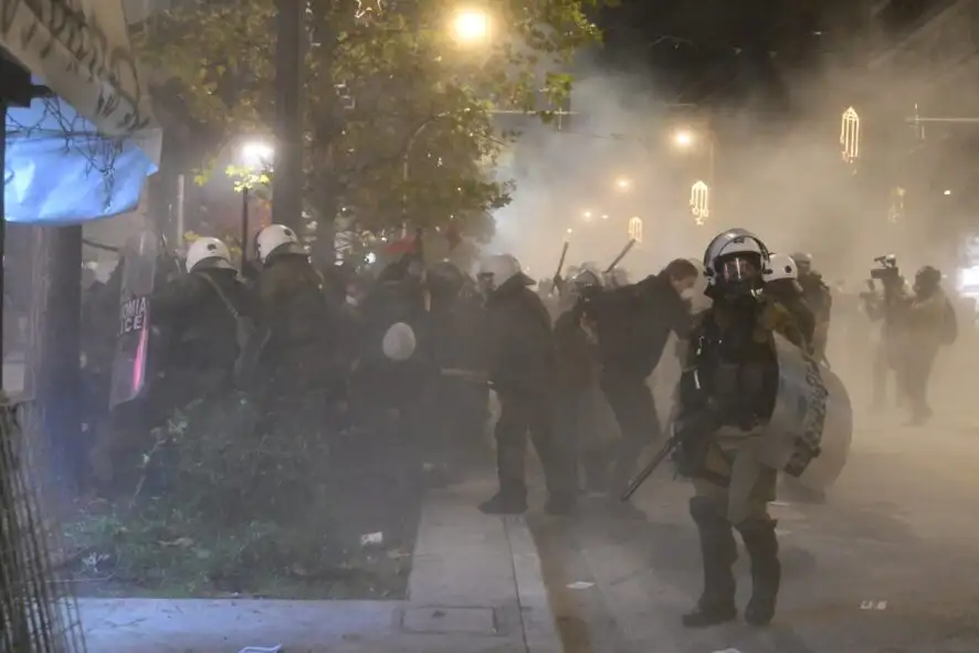 Ανακοίνωση της ΕΛ.ΑΣ. για τα επεισόδια στο κέντρο της Αθήνας - Βίντεο με άγριο ξύλο Ανακοίνωση της ΕΛ.ΑΣ. για τα επεισόδια στο κέντρο της Αθήνας