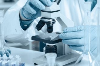 Τι λέει ο γιατρός που παρακολουθούσε το παιδί που γεννήθηκε από το σπέρμα του Δανού δότη και πέθανε από καρκίνο