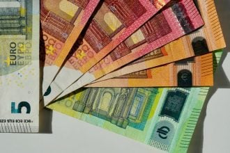 Προϋπολογισμός: Στα 12,6 δισ. ευρώ το πρωτογενές πλεόνασμα το 11μηνο