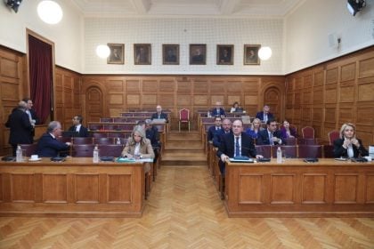 ΣΥΡΙΖΑ κατά Κακλαμάνη για το «κόψιμο» των live μεταδόσεων των Εξεταστικών Επιτροπών