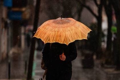 Καιρός: Έρχονται από την Τετάρτη βροχές, καταιγίδες και χιόνια στα ορεινά 