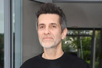 Ο Φοίβος αποκάλυψε την ιστορία πίσω από το τραγούδι «Χριστούγεννα» που ερμήνευσε η Δέσποινα Βανδή