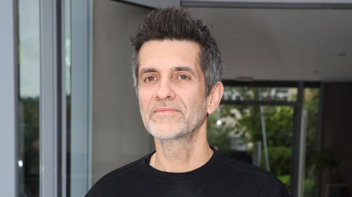 Ο Φοίβος αποκάλυψε την ιστορία πίσω από το τραγούδι «Χριστούγεννα» που ερμήνευσε η Δέσποινα Βανδή