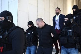 Διπλό φονικό στη Φοινικούντα: Προθεσμία να απολογηθούν την Δευτέρα έλαβαν ο ανιψιός και ο επιχειρηματίας 