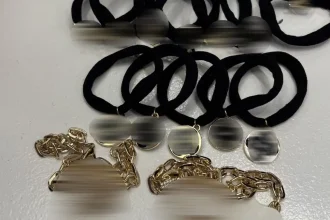 Κατάστημα στο Κολωνάκι πουλούσε «μαϊμού» προϊόντα – Χειροπέδες στη ιδιοκτήτρια