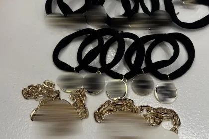 Κατάστημα στο Κολωνάκι πουλούσε «μαϊμού» προϊόντα – Χειροπέδες στη ιδιοκτήτρια