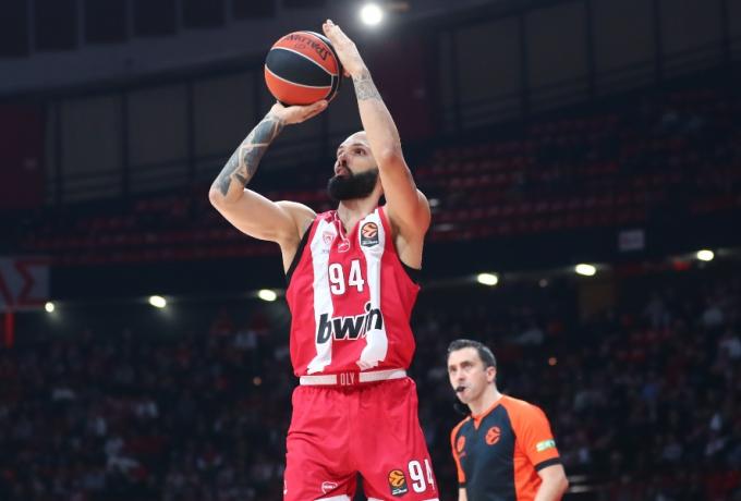 Ξέσπασε με 100άρα στη Βιλερμπάν ο Ολυμπιακός!