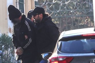 Έγκλημα στο Κολωνάκι: Προφυλακίστηκε ο Γιάννης Παπαδόπουλος για τη δολοφονία της μητέρας του