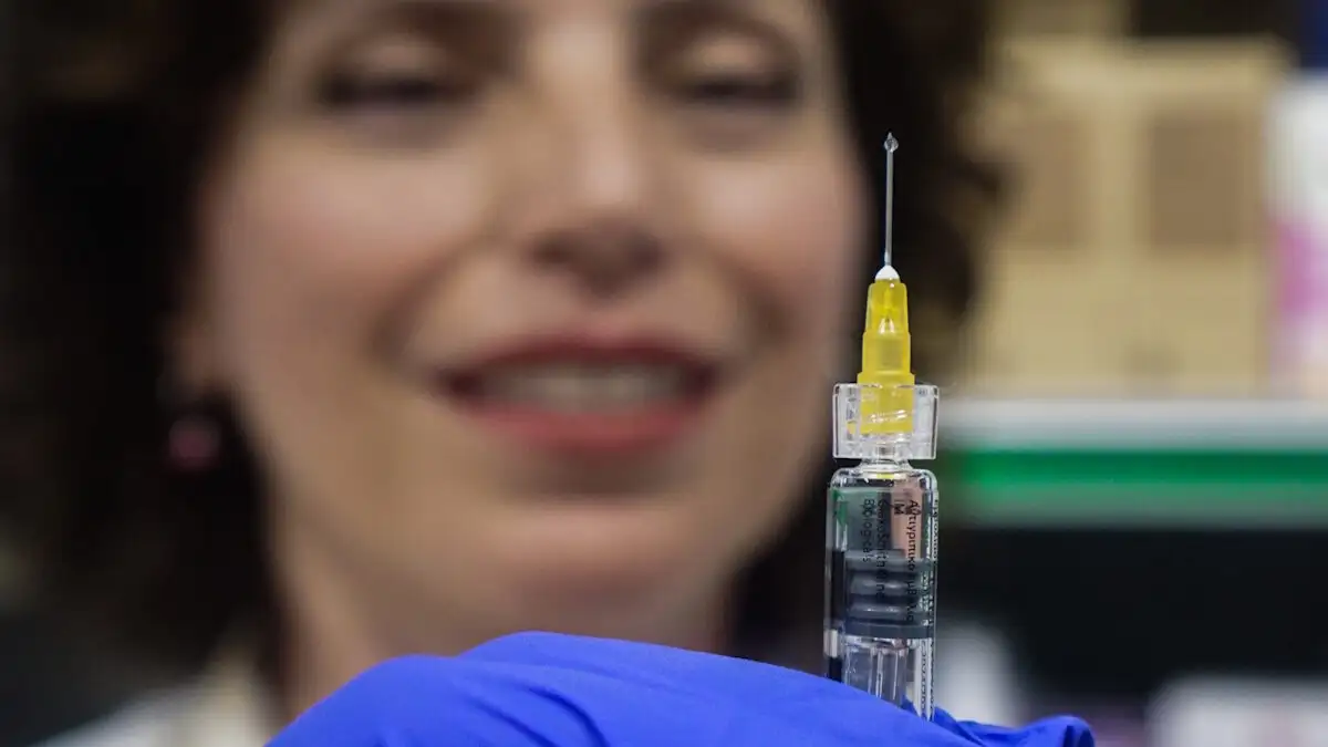 Εποχική γρίπη: Κατέφτασε νωρίτερα τον φετινό χειμώνα - Εμβολιασμό κυρίως για τις ευπαθείς ομάδες συστήνει ο ΕΟΔΥ