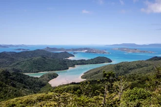 Τουριστικό νησί στον Μεγάλο Κοραλλιογενή Ύφαλο της Αυστραλίας πουλήθηκε για 1,2 δισ. δολάρια