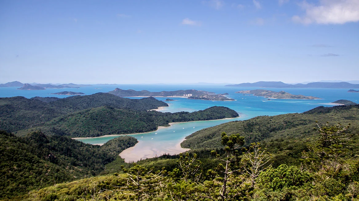 Τουριστικό νησί στον Μεγάλο Κοραλλιογενή Ύφαλο της Αυστραλίας πουλήθηκε για 1,2 δισ. δολάρια