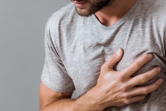 Καρδιοχειρουργός αποκαλύπτει τις έξι συνήθειες που δηλητηριάζουν το ανθρώπινο σώμα και πρέπει να τις αποφεύγουμε