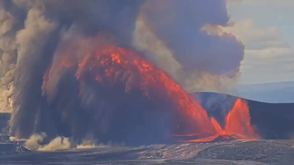 Χαβάη: «Ξύπνησε» το ηφαίστειο Κιλαουέα – Εντυπωσιακοί πίδακες λάβας «καταπίνουν» κάμερα που κατέγραφε την έκρηξη