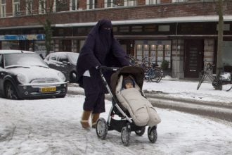 Δανία: Η κυβέρνηση θέλει να απαγορεύσει τη χρήση μπούρκας και νικάμπ σε σχολεία και πανεπιστήμια