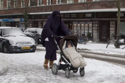 Δανία: Η κυβέρνηση θέλει να απαγορεύσει τη χρήση μπούρκας και νικάμπ σε σχολεία και πανεπιστήμια